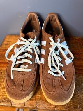 Classic Adidas Brown Suede Lace-Up Women’s Sneakers with blue Stripes